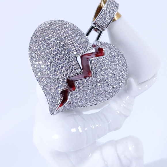 Icy Broken Heart + 18" Rope Chain - Picture 6 of 6